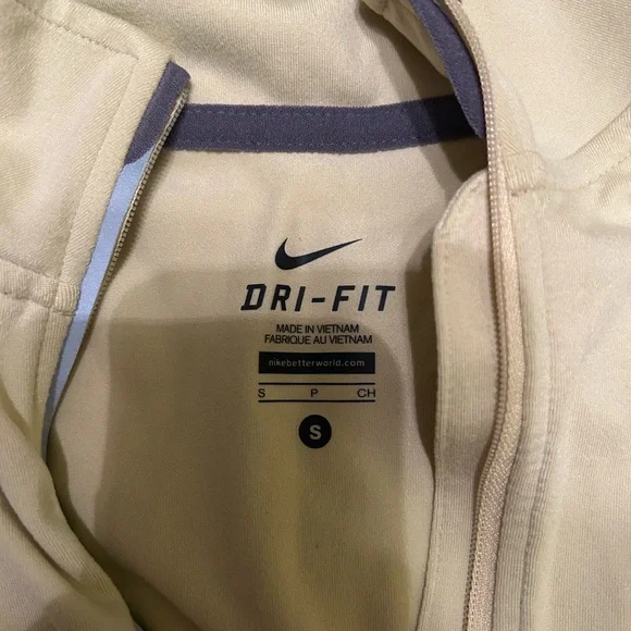 Wake Forest women’s Nike dri fit quarter zip - Picture 2 of 5